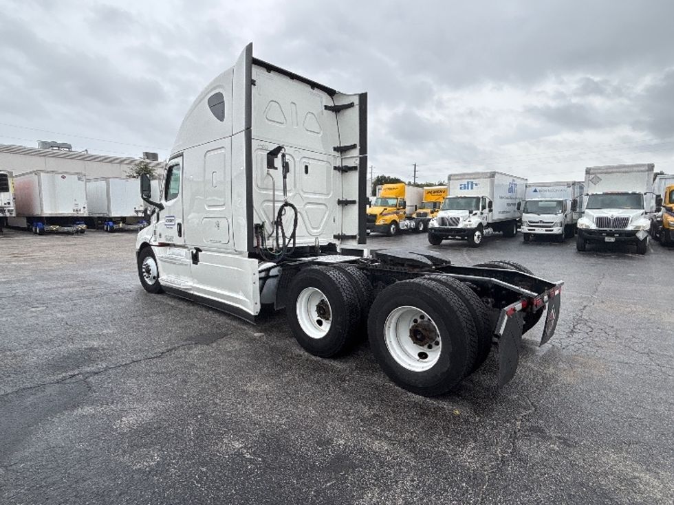 Sleeper Tractor-Heavy Duty Tractors-Freightliner-2022-T12664ST-Ocala-FL-570,353\n\t\tmiles-$ 73,250 - Image 5