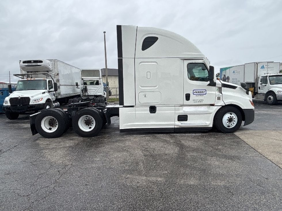 Sleeper Tractor-Heavy Duty Tractors-Freightliner-2022-T12664ST-Ocala-FL-570,353\n\t\tmiles-$ 73,250 - Image 8