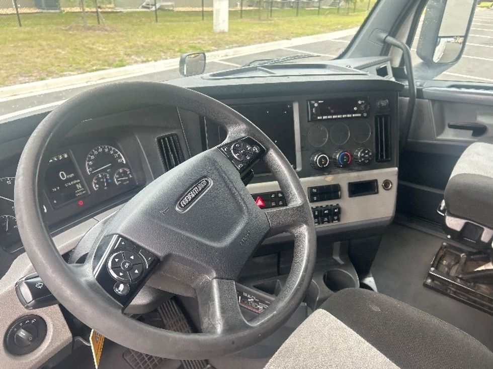 Sleeper Tractor-Heavy Duty Tractors-Freightliner-2022-T12664ST-Ocala-FL-574,898\n\t\tmiles-$ 62,250 - Image 10