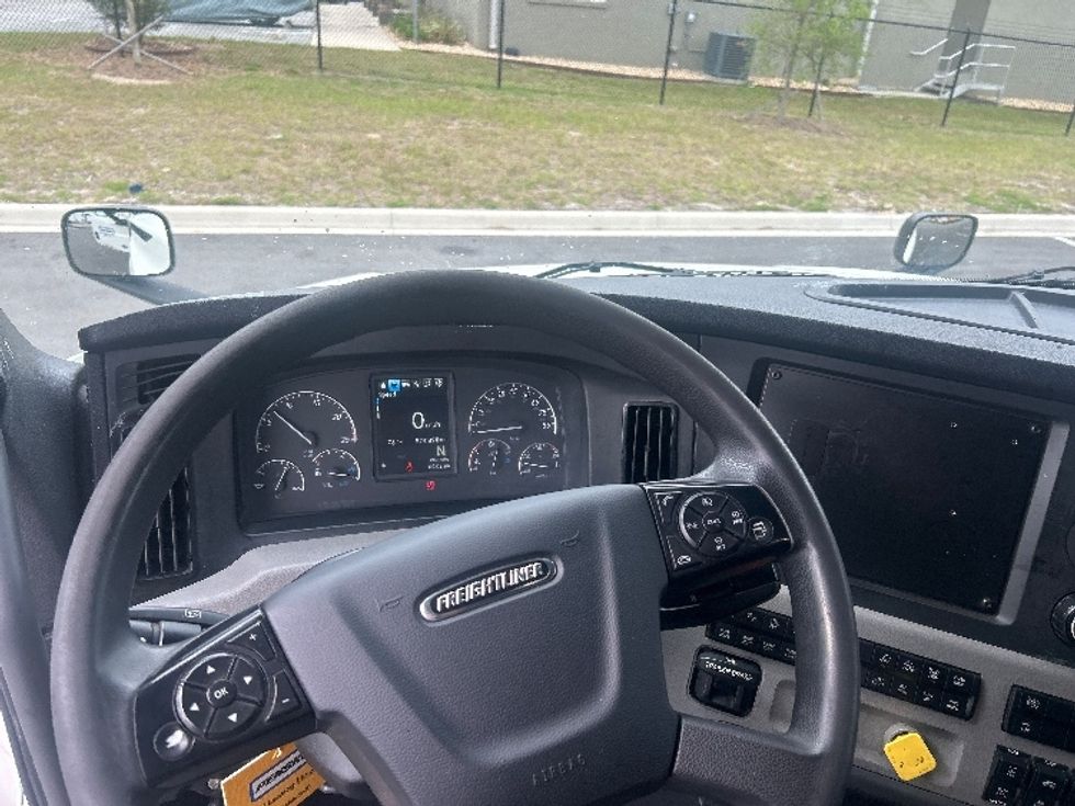 Sleeper Tractor-Heavy Duty Tractors-Freightliner-2022-T12664ST-Ocala-FL-574,898\n\t\tmiles-$ 62,250 - Image 11