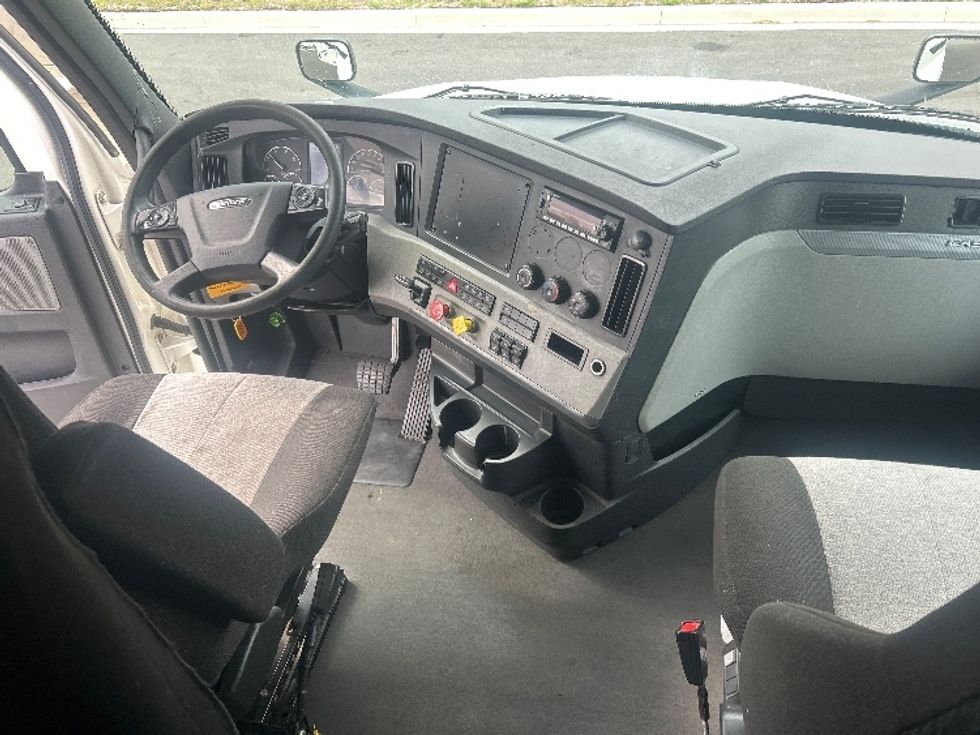 Sleeper Tractor-Heavy Duty Tractors-Freightliner-2022-T12664ST-Ocala-FL-574,898\n\t\tmiles-$ 62,250 - Image 12