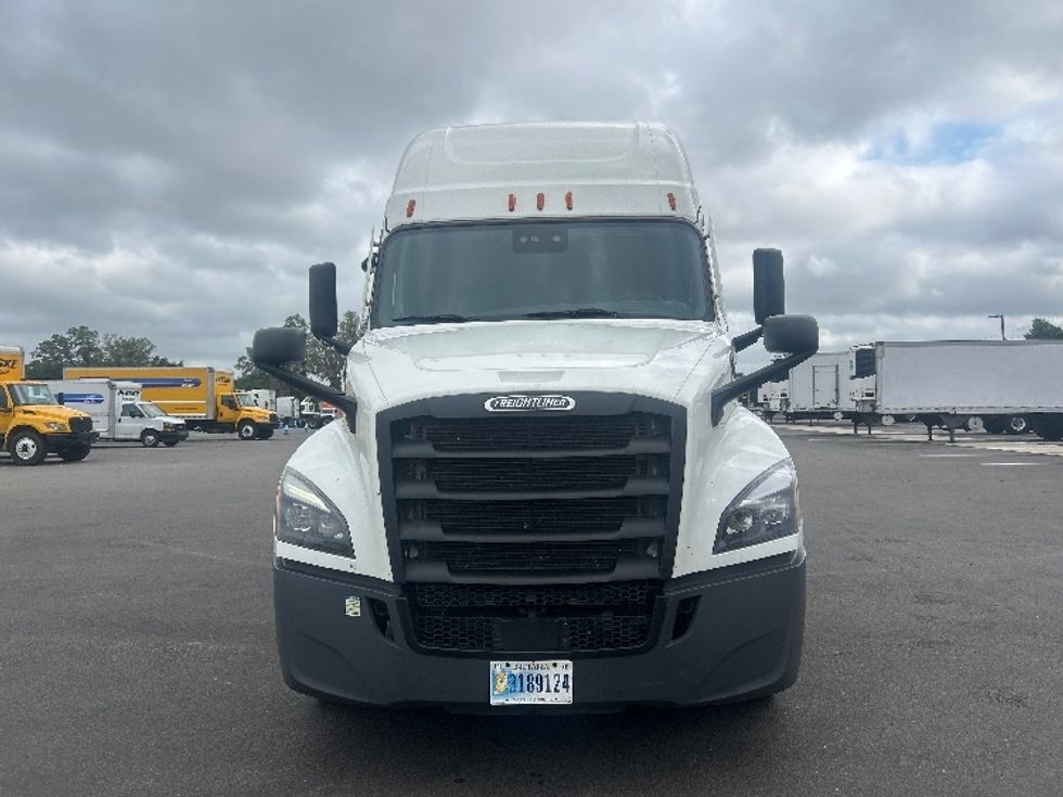Sleeper Tractor-Heavy Duty Tractors-Freightliner-2022-T12664ST-Ocala-FL-574,898\n\t\tmiles-$ 62,250 - Image 2