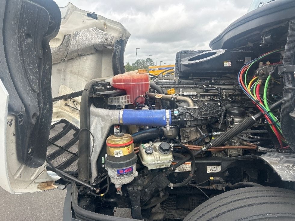 Sleeper Tractor-Heavy Duty Tractors-Freightliner-2022-T12664ST-Ocala-FL-574,898\n\t\tmiles-$ 62,250 - Image 21