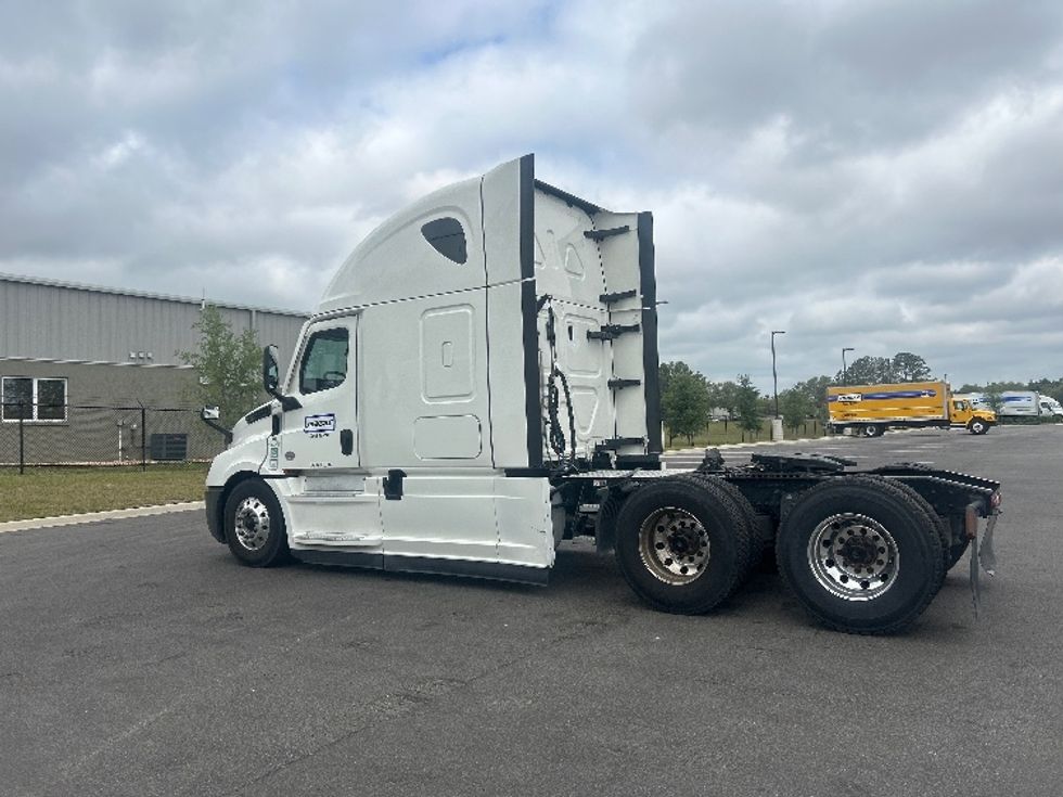 Sleeper Tractor-Heavy Duty Tractors-Freightliner-2022-T12664ST-Ocala-FL-574,898\n\t\tmiles-$ 62,250 - Image 5