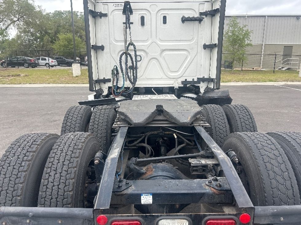 Sleeper Tractor-Heavy Duty Tractors-Freightliner-2022-T12664ST-Ocala-FL-574,898\n\t\tmiles-$ 62,250 - Image 6