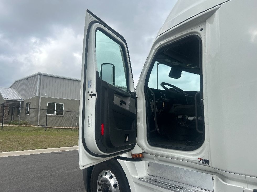 Sleeper Tractor-Heavy Duty Tractors-Freightliner-2022-T12664ST-Ocala-FL-574,898\n\t\tmiles-$ 62,250 - Image 9