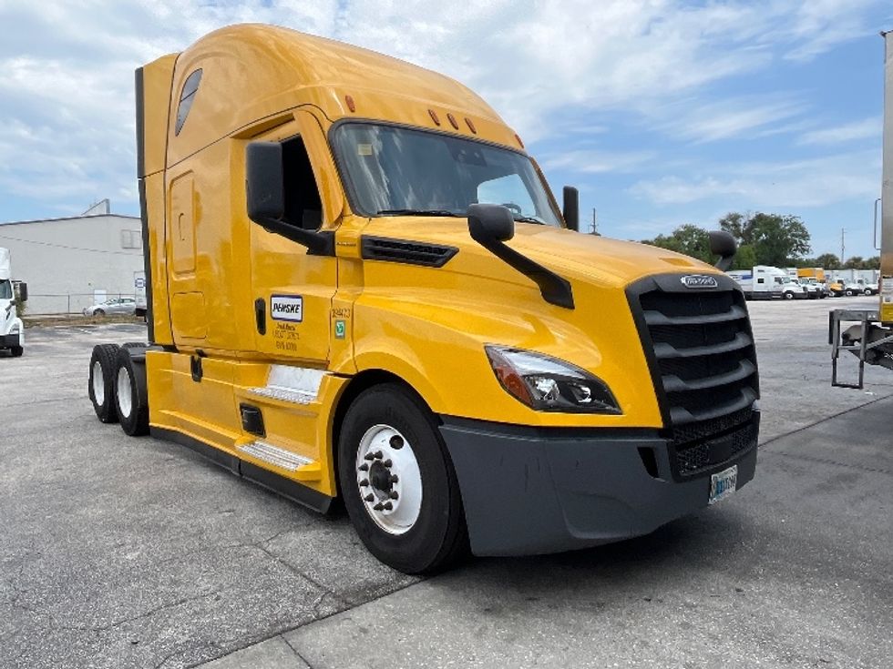 Sleeper Tractor-Heavy Duty Tractors-Freightliner-2022-T12664ST-Ocala-FL-626,291\n\t\tmiles-$ 59,000 - Image 1