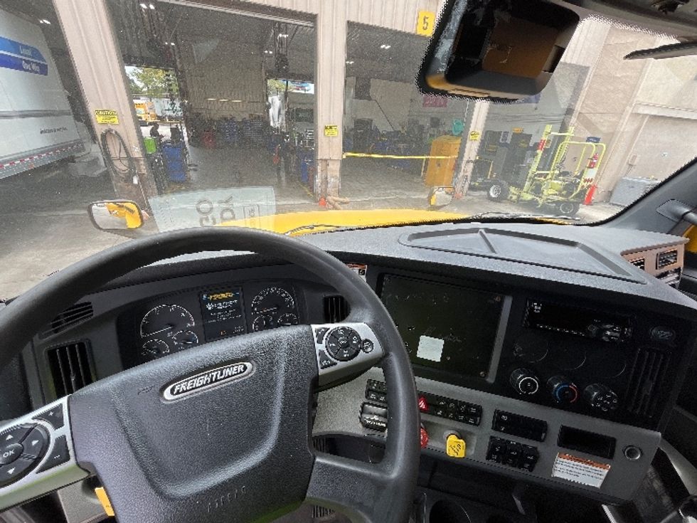 Sleeper Tractor-Heavy Duty Tractors-Freightliner-2022-T12664ST-Ocala-FL-626,291\n\t\tmiles-$ 59,000 - Image 11