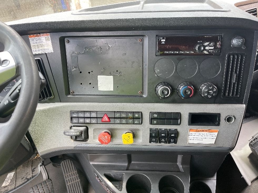 Sleeper Tractor-Heavy Duty Tractors-Freightliner-2022-T12664ST-Ocala-FL-626,291\n\t\tmiles-$ 59,000 - Image 12
