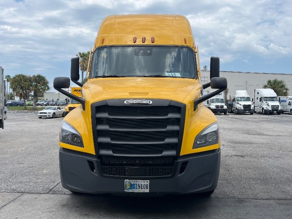 Sleeper Tractor-Heavy Duty Tractors-Freightliner-2022-T12664ST-Ocala-FL-626,291\n\t\tmiles-$ 59,000 - Image 2