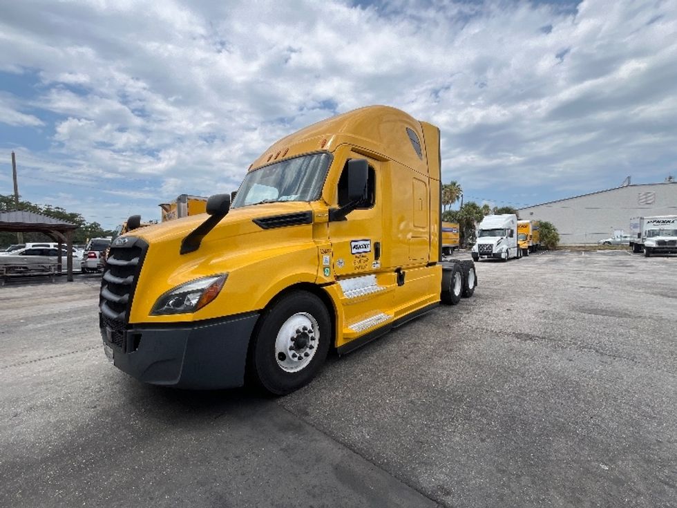 Sleeper Tractor-Heavy Duty Tractors-Freightliner-2022-T12664ST-Ocala-FL-626,291\n\t\tmiles-$ 59,000 - Image 3