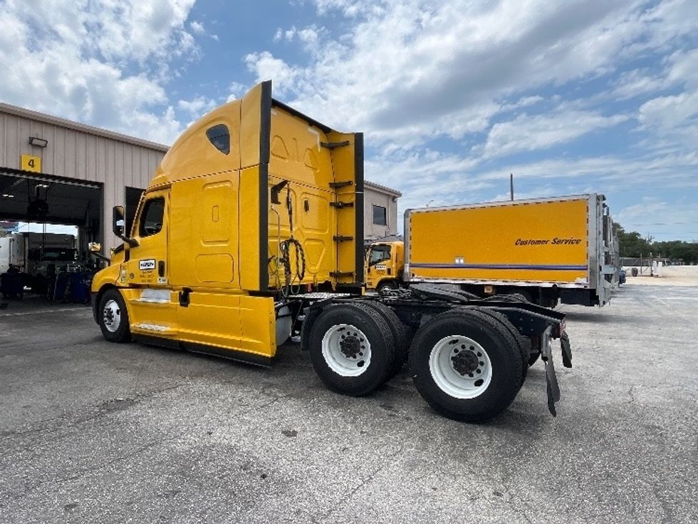 Sleeper Tractor-Heavy Duty Tractors-Freightliner-2022-T12664ST-Ocala-FL-626,291\n\t\tmiles-$ 59,000 - Image 5
