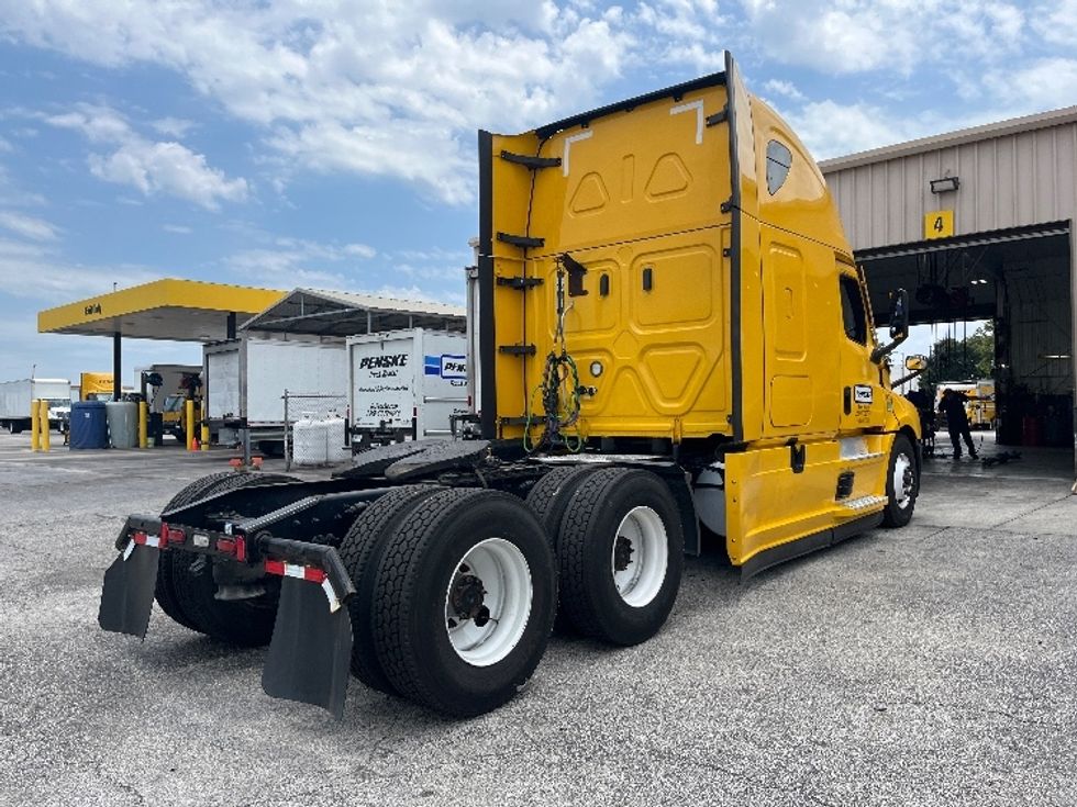 Sleeper Tractor-Heavy Duty Tractors-Freightliner-2022-T12664ST-Ocala-FL-626,291\n\t\tmiles-$ 59,000 - Image 7