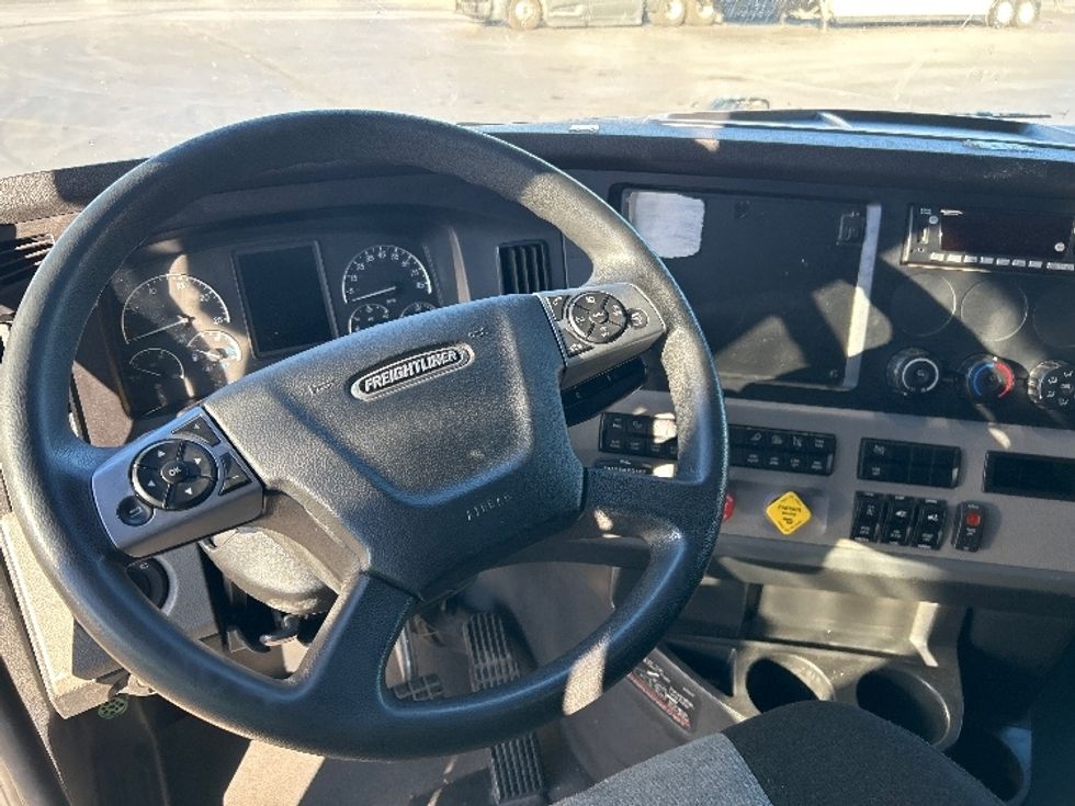 Sleeper Tractor-Heavy Duty Tractors-Freightliner-2022-T12664ST-Oklahoma City-OK-429,208\n\t\tmiles-$ 80,250 - Image 10