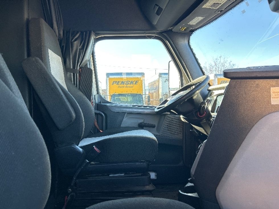 Sleeper Tractor-Heavy Duty Tractors-Freightliner-2022-T12664ST-Oklahoma City-OK-429,208\n\t\tmiles-$ 80,250 - Image 15