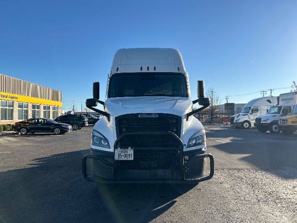 Sleeper Tractor-Heavy Duty Tractors-Freightliner-2022-T12664ST-Oklahoma City-OK-429,208\n\t\tmiles-$ 80,250 - Image 2