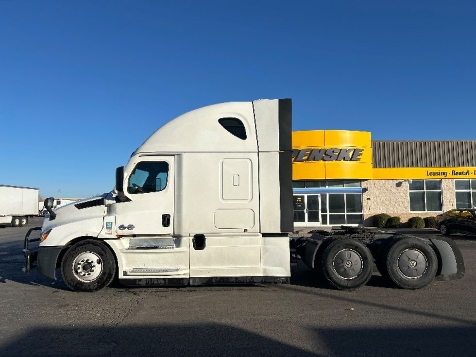 Sleeper Tractor-Heavy Duty Tractors-Freightliner-2022-T12664ST-Oklahoma City-OK-429,208\n\t\tmiles-$ 80,250 - Image 4