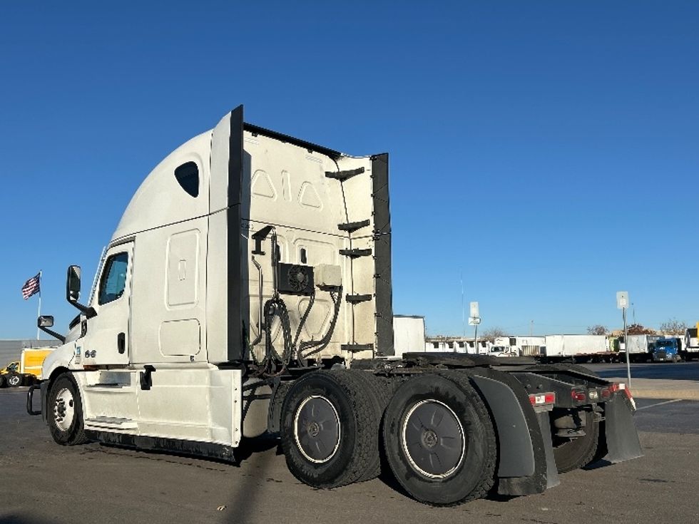 Sleeper Tractor-Heavy Duty Tractors-Freightliner-2022-T12664ST-Oklahoma City-OK-429,208\n\t\tmiles-$ 80,250 - Image 5