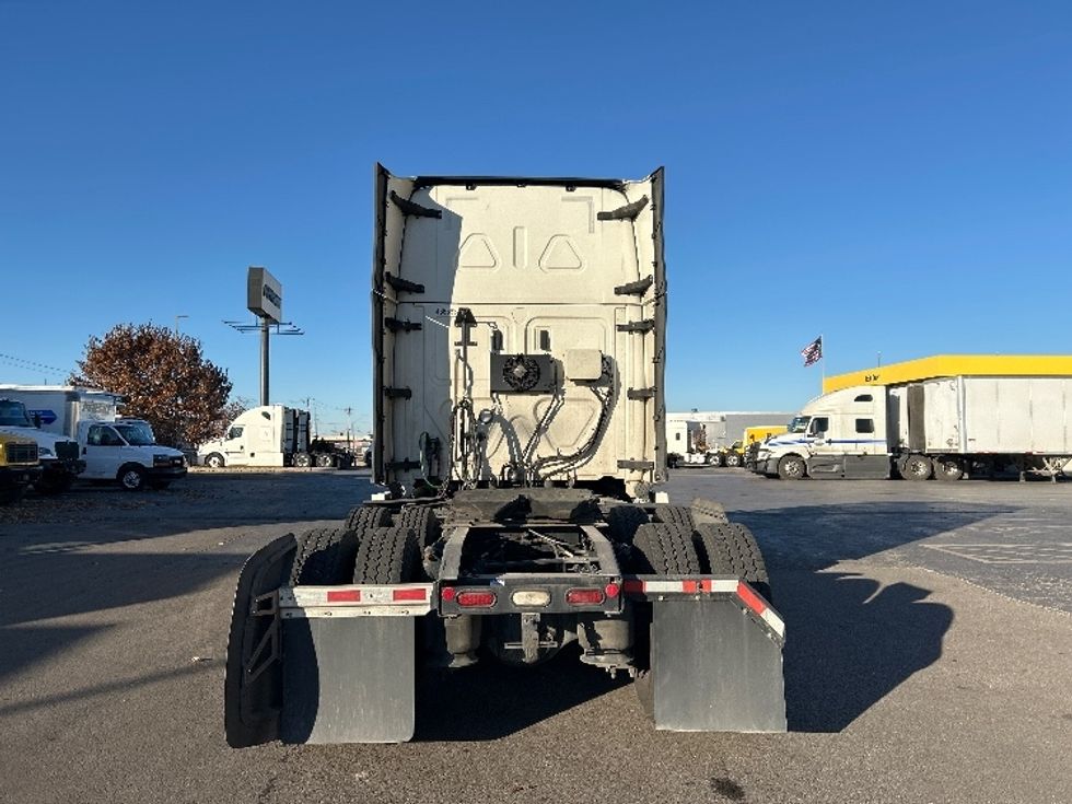Sleeper Tractor-Heavy Duty Tractors-Freightliner-2022-T12664ST-Oklahoma City-OK-429,208\n\t\tmiles-$ 80,250 - Image 6