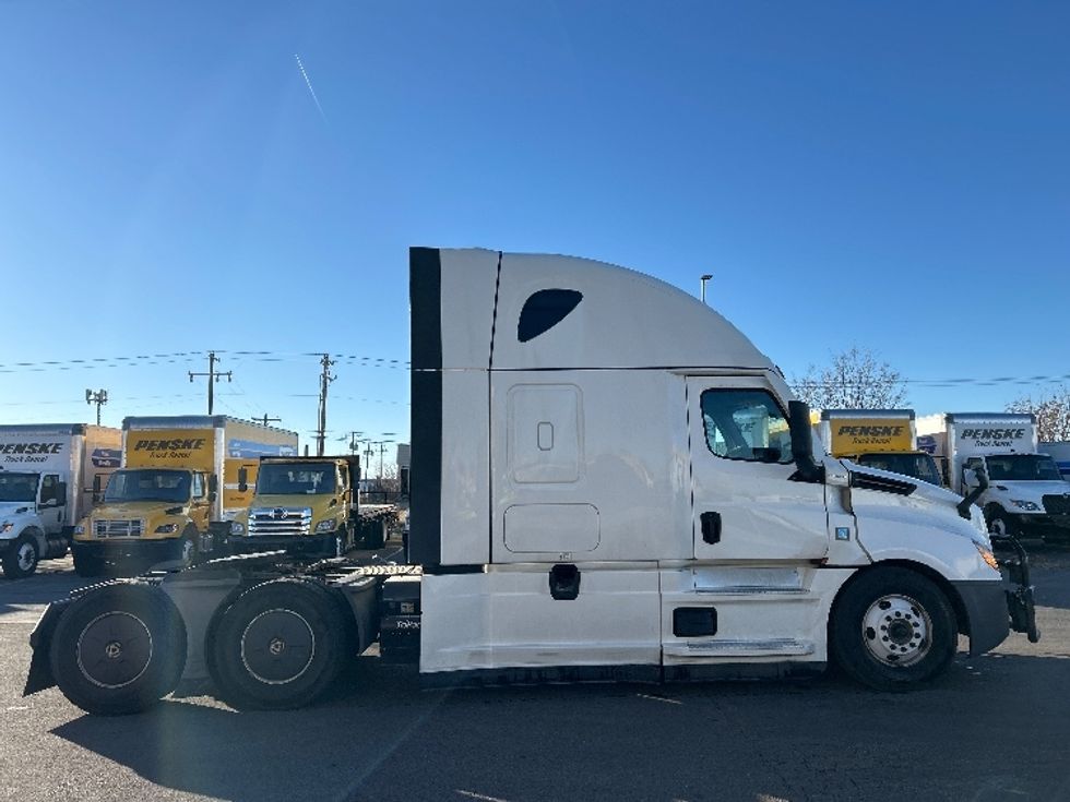 Sleeper Tractor-Heavy Duty Tractors-Freightliner-2022-T12664ST-Oklahoma City-OK-429,208\n\t\tmiles-$ 80,250 - Image 8
