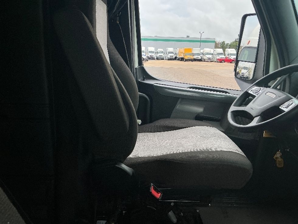 Sleeper Tractor-Heavy Duty Tractors-Freightliner-2022-T12664ST-Olive Branch-MS-480,089\n\t\tmiles-$ 73,250 - Image 15