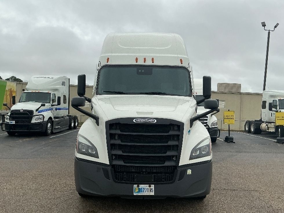 Sleeper Tractor-Heavy Duty Tractors-Freightliner-2022-T12664ST-Olive Branch-MS-480,089\n\t\tmiles-$ 73,250 - Image 2