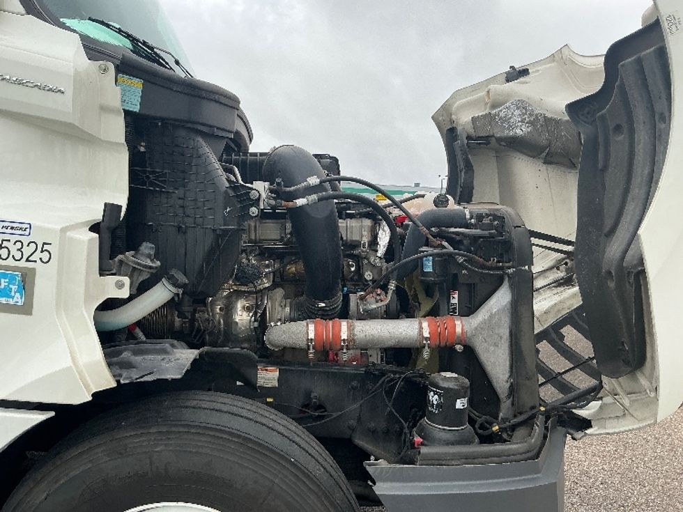 Sleeper Tractor-Heavy Duty Tractors-Freightliner-2022-T12664ST-Olive Branch-MS-480,089\n\t\tmiles-$ 73,250 - Image 20