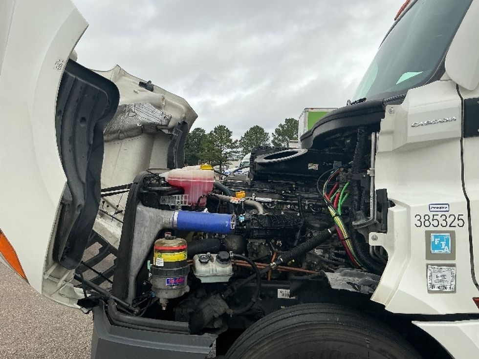 Sleeper Tractor-Heavy Duty Tractors-Freightliner-2022-T12664ST-Olive Branch-MS-480,089\n\t\tmiles-$ 73,250 - Image 21