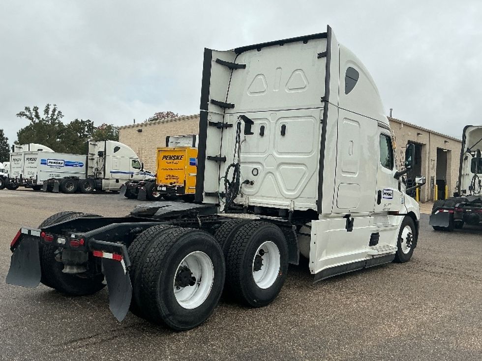 Sleeper Tractor-Heavy Duty Tractors-Freightliner-2022-T12664ST-Olive Branch-MS-480,089\n\t\tmiles-$ 73,250 - Image 7