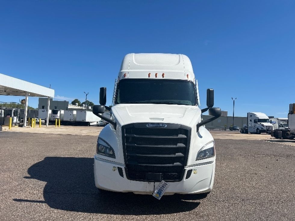 Sleeper Tractor-Heavy Duty Tractors-Freightliner-2022-T12664ST-Olive Branch-MS-502,636\n\t\tmiles-$ 84,250 - Image 2