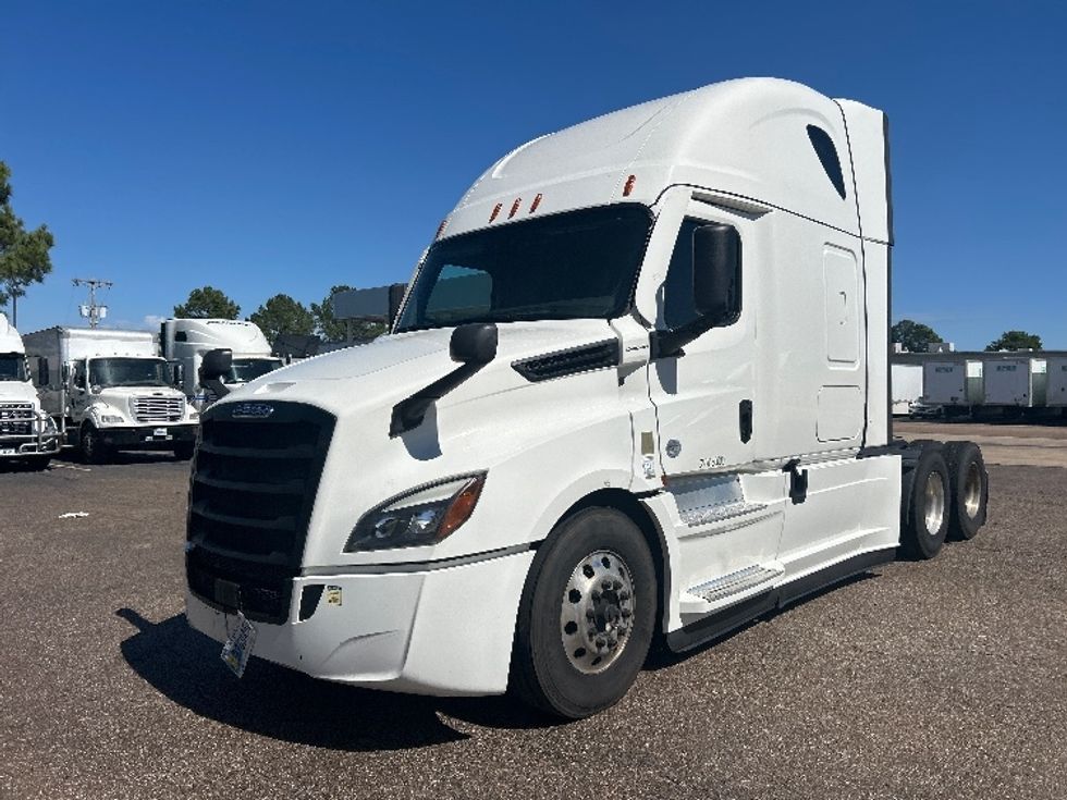 Sleeper Tractor-Heavy Duty Tractors-Freightliner-2022-T12664ST-Olive Branch-MS-502,636\n\t\tmiles-$ 84,250 - Image 3