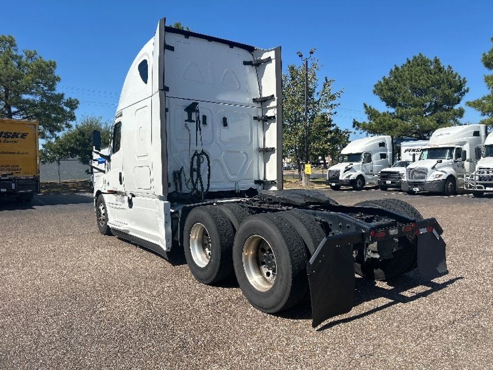 Sleeper Tractor-Heavy Duty Tractors-Freightliner-2022-T12664ST-Olive Branch-MS-502,636\n\t\tmiles-$ 84,250 - Image 5