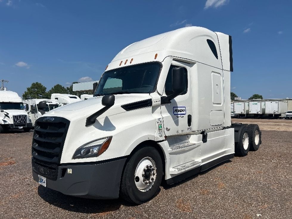 Sleeper Tractor-Heavy Duty Tractors-Freightliner-2022-T12664ST-Olive Branch-MS-566,701\n\t\tmiles-$ 70,500 - Image 3