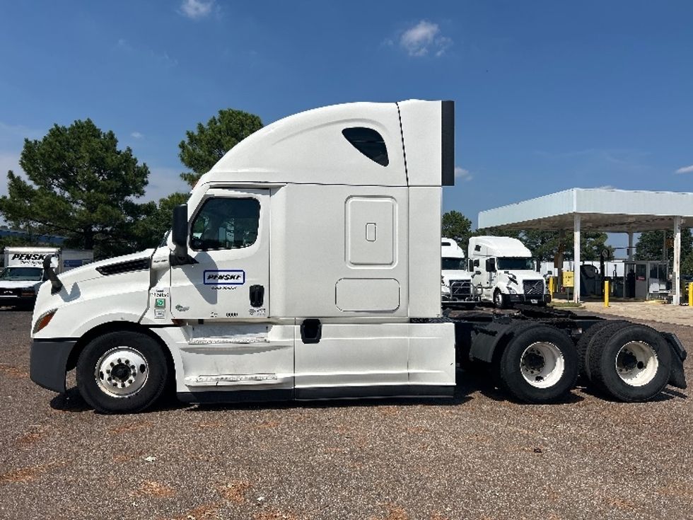 Sleeper Tractor-Heavy Duty Tractors-Freightliner-2022-T12664ST-Olive Branch-MS-566,701\n\t\tmiles-$ 70,500 - Image 4