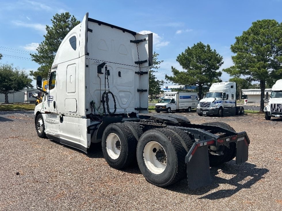 Sleeper Tractor-Heavy Duty Tractors-Freightliner-2022-T12664ST-Olive Branch-MS-566,701\n\t\tmiles-$ 70,500 - Image 5
