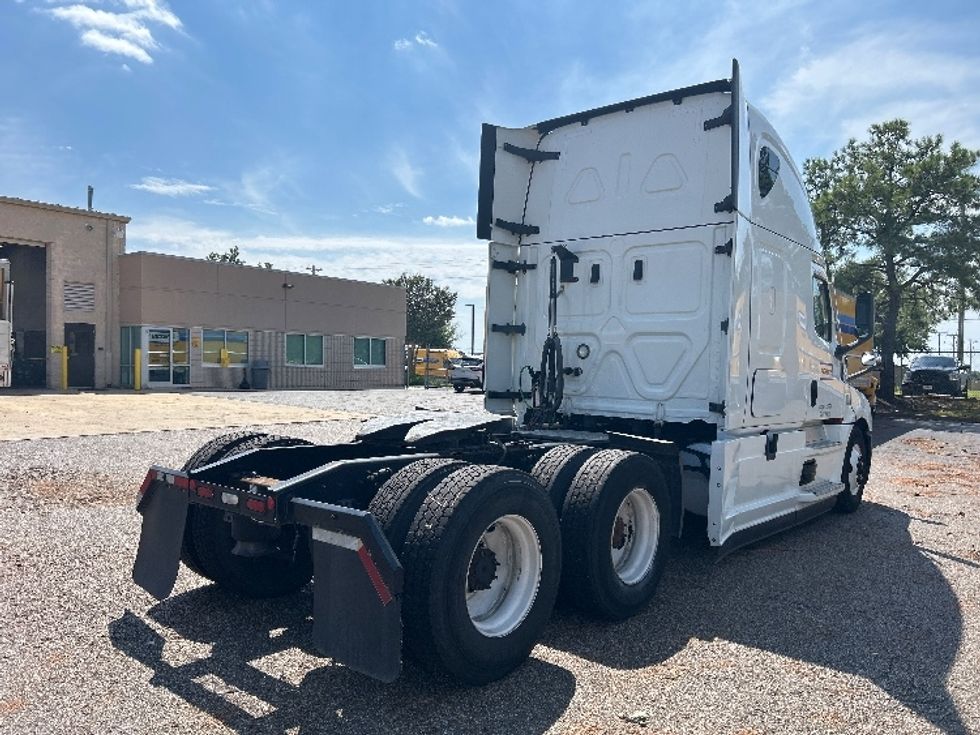 Sleeper Tractor-Heavy Duty Tractors-Freightliner-2022-T12664ST-Olive Branch-MS-566,701\n\t\tmiles-$ 70,500 - Image 7
