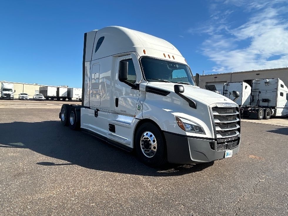 Sleeper Tractor-Heavy Duty Tractors-Freightliner-2022-T12664ST-Olive Branch-MS-718,563\n\t\tmiles-$ 58,750 - Image 1