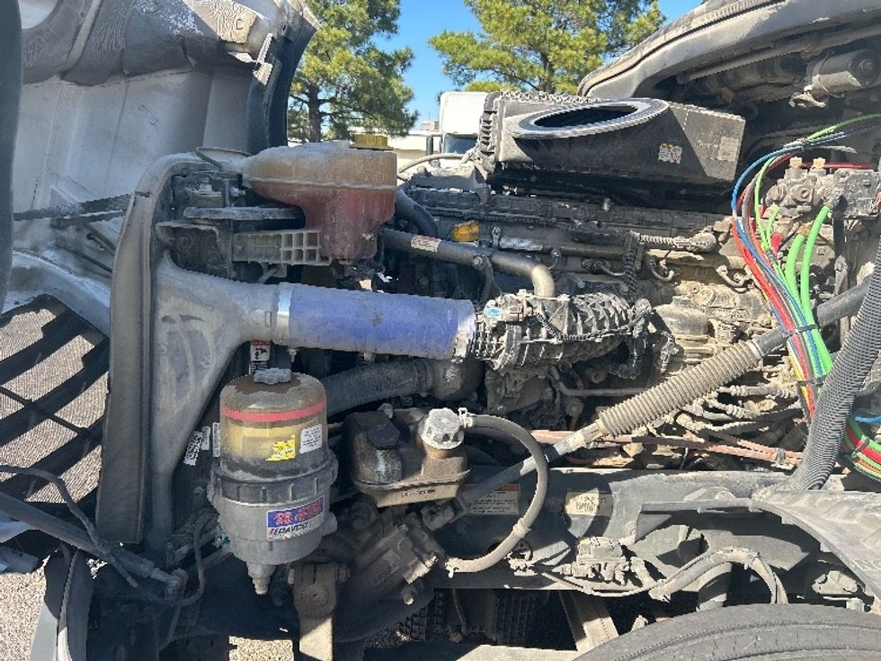 Sleeper Tractor-Heavy Duty Tractors-Freightliner-2022-T12664ST-Olive Branch-MS-718,563\n\t\tmiles-$ 58,750 - Image 21