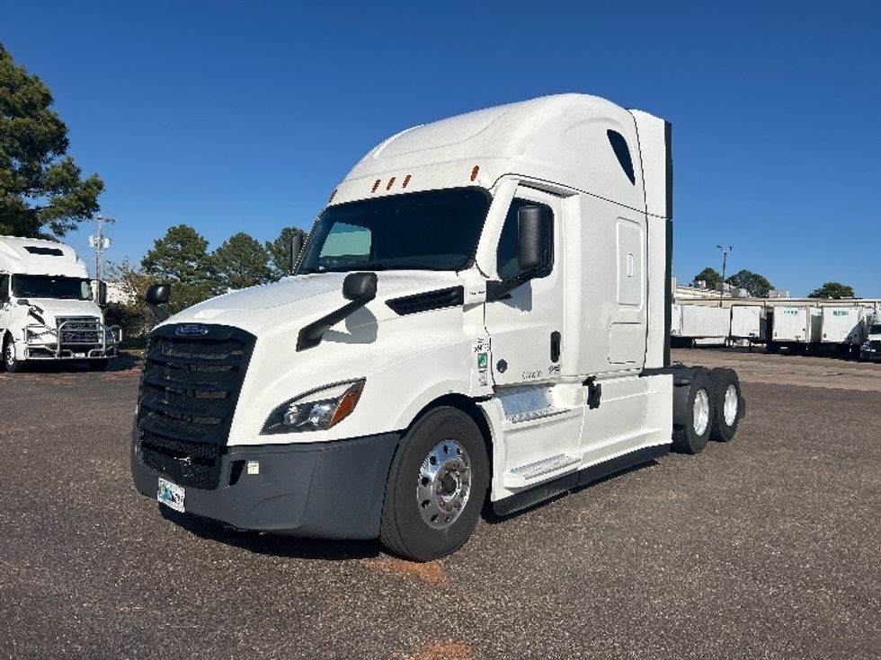 Sleeper Tractor-Heavy Duty Tractors-Freightliner-2022-T12664ST-Olive Branch-MS-718,563\n\t\tmiles-$ 58,750 - Image 3