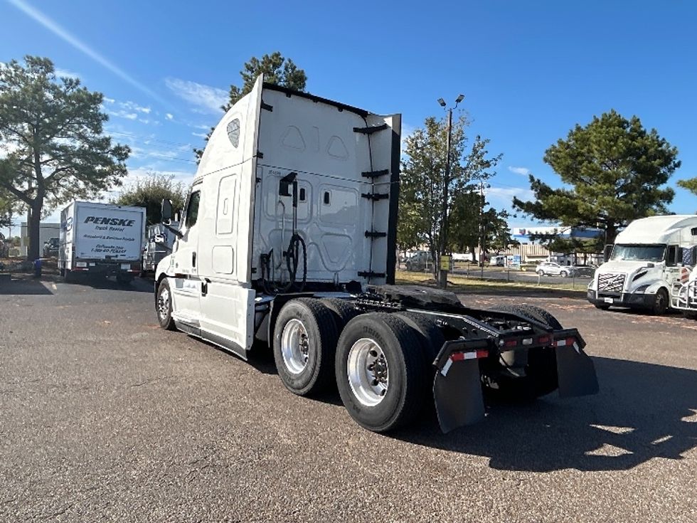 Sleeper Tractor-Heavy Duty Tractors-Freightliner-2022-T12664ST-Olive Branch-MS-718,563\n\t\tmiles-$ 58,750 - Image 5