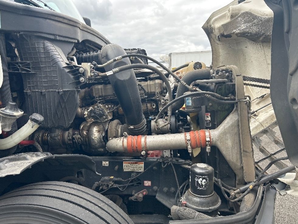 Sleeper Tractor-Heavy Duty Tractors-Freightliner-2022-T12664ST-Olympia-WA-552,768\n\t\tmiles-$ 73,000 - Image 19