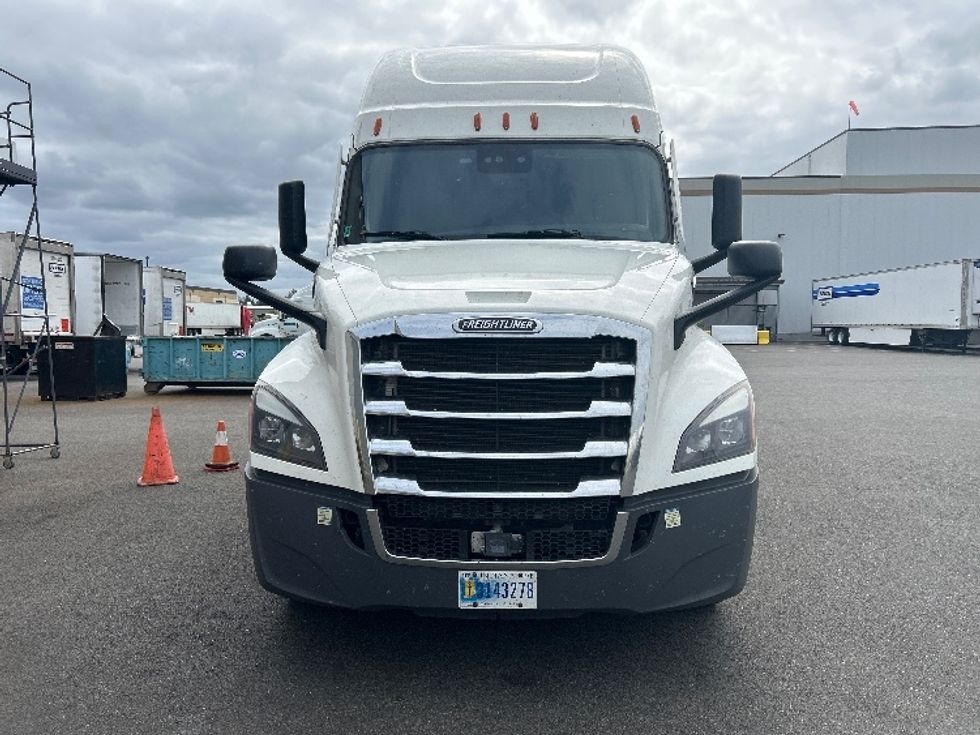 Sleeper Tractor-Heavy Duty Tractors-Freightliner-2022-T12664ST-Olympia-WA-552,768\n\t\tmiles-$ 73,000 - Image 2