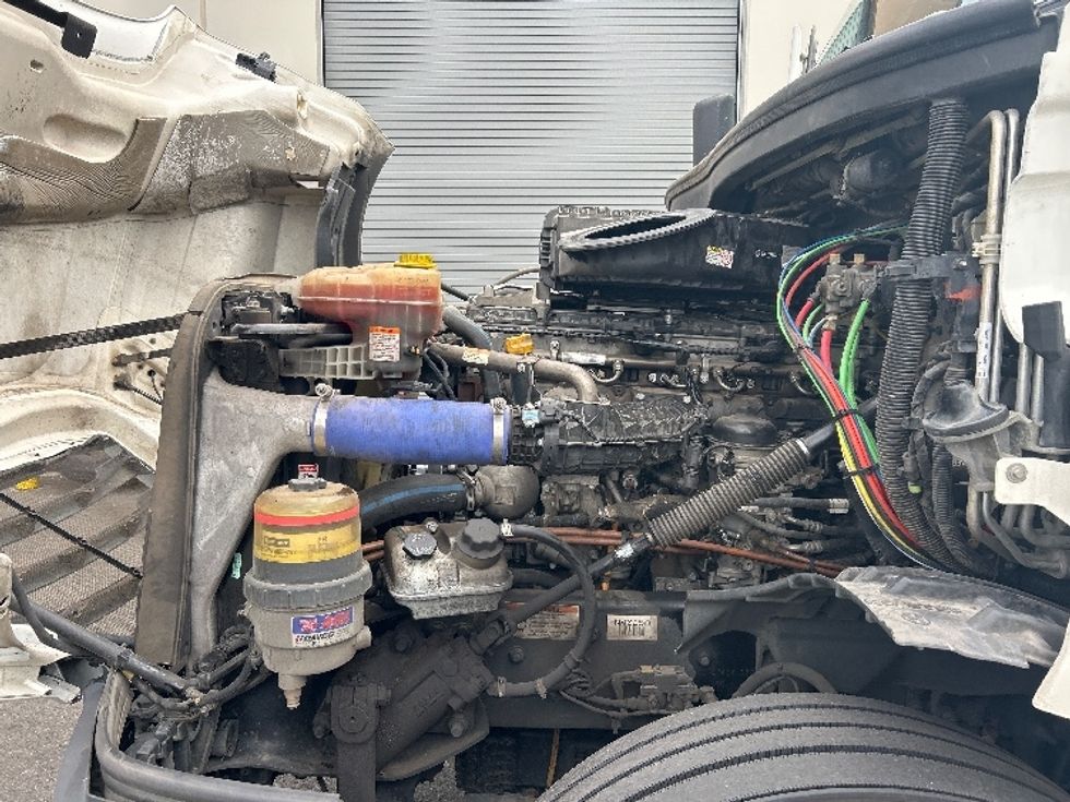 Sleeper Tractor-Heavy Duty Tractors-Freightliner-2022-T12664ST-Olympia-WA-552,768\n\t\tmiles-$ 73,000 - Image 20