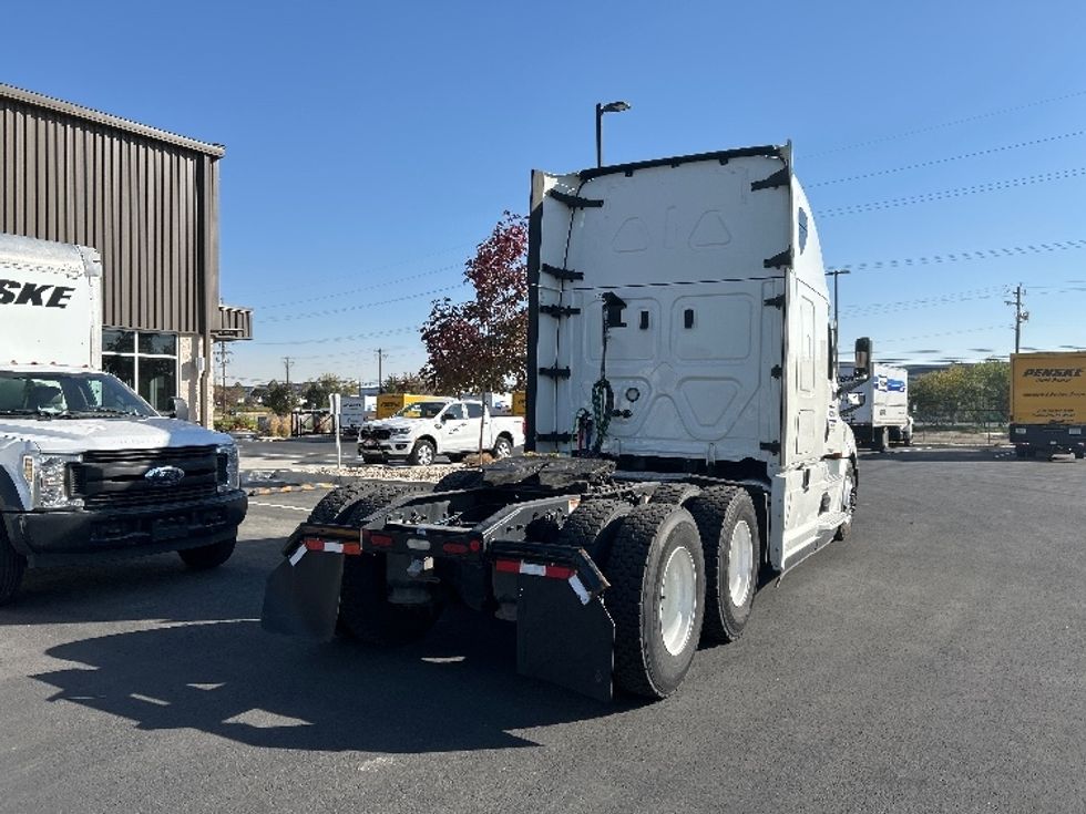 Sleeper Tractor-Heavy Duty Tractors-Freightliner-2022-T12664ST-Olympia-WA-552,768\n\t\tmiles-$ 73,000 - Image 6