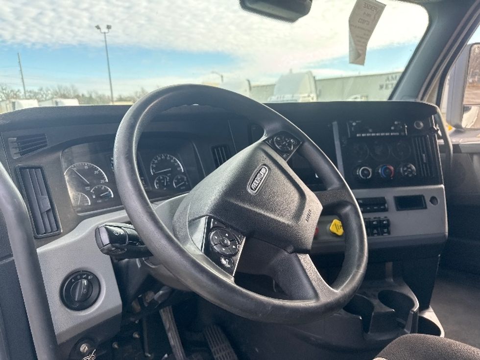 Sleeper Tractor-Heavy Duty Tractors-Freightliner-2022-T12664ST-Omaha-NE-370,627\n\t\tmiles-$ 82,500 - Image 10