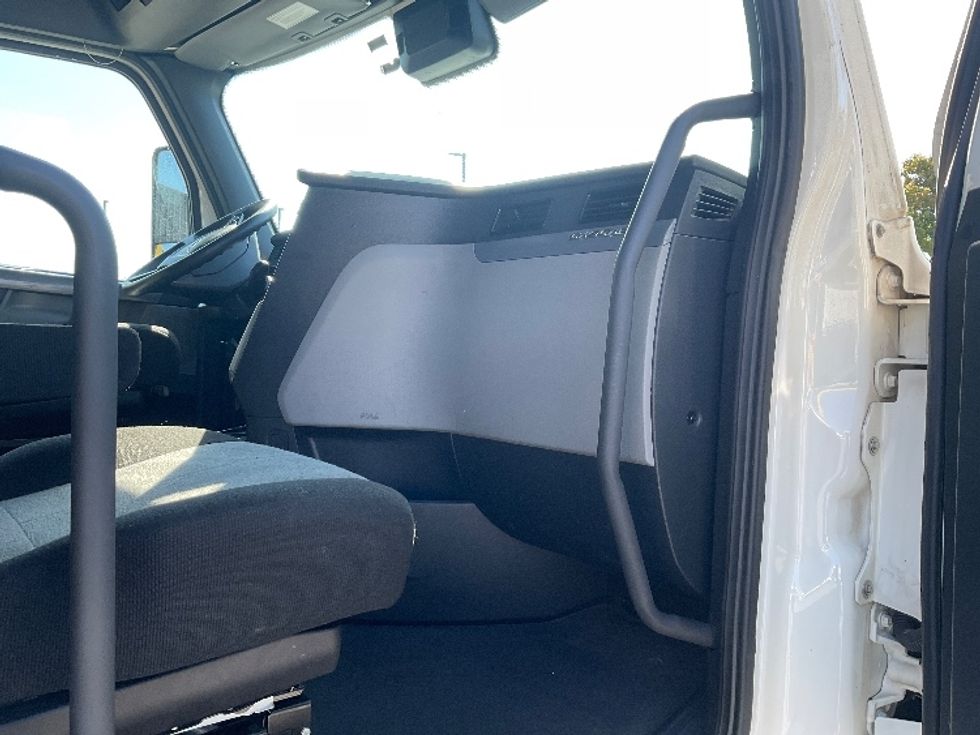 Sleeper Tractor-Heavy Duty Tractors-Freightliner-2022-T12664ST-Omaha-NE-370,627\n\t\tmiles-$ 82,500 - Image 13