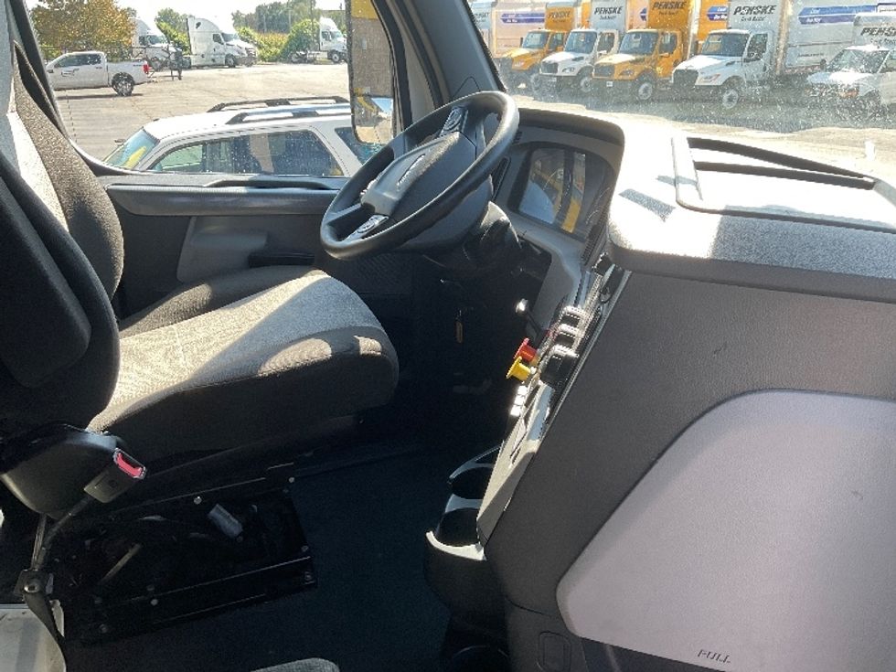 Sleeper Tractor-Heavy Duty Tractors-Freightliner-2022-T12664ST-Omaha-NE-370,627\n\t\tmiles-$ 82,500 - Image 15