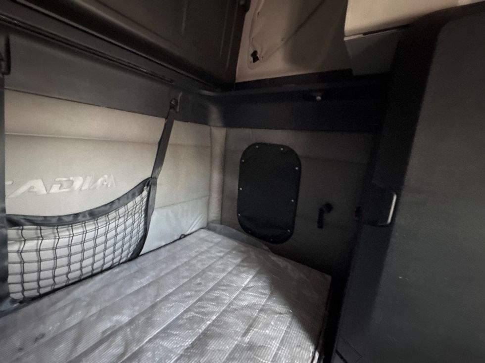 Sleeper Tractor-Heavy Duty Tractors-Freightliner-2022-T12664ST-Omaha-NE-370,627\n\t\tmiles-$ 82,500 - Image 17