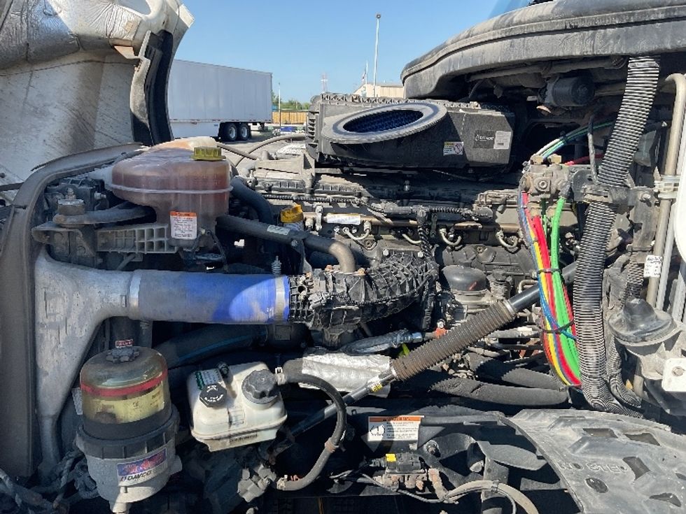 Sleeper Tractor-Heavy Duty Tractors-Freightliner-2022-T12664ST-Omaha-NE-370,627\n\t\tmiles-$ 82,500 - Image 21