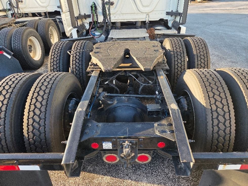 Sleeper Tractor-Heavy Duty Tractors-Freightliner-2022-T12664ST-Omaha-NE-370,627\n\t\tmiles-$ 82,500 - Image 6